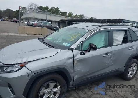 2021 Toyota Rav4 Xle z USA, uszkodzony, nr VIN 2T3P1RFV5MC184292